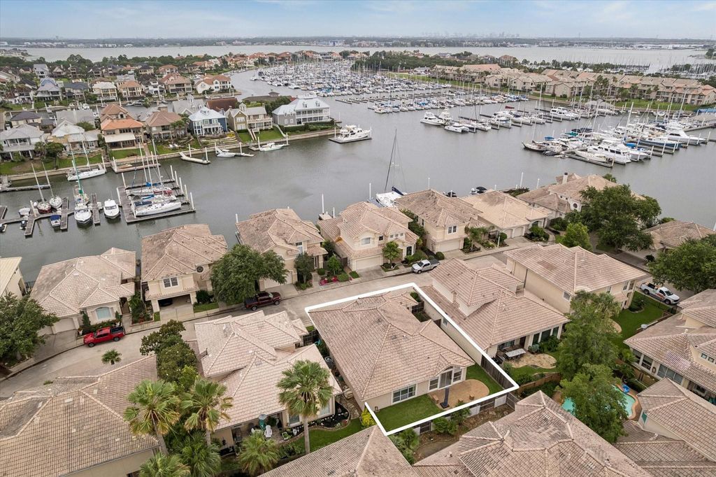Photo of 316 Harborside Circle, League City, TX 77565 (MLS # 70272434)