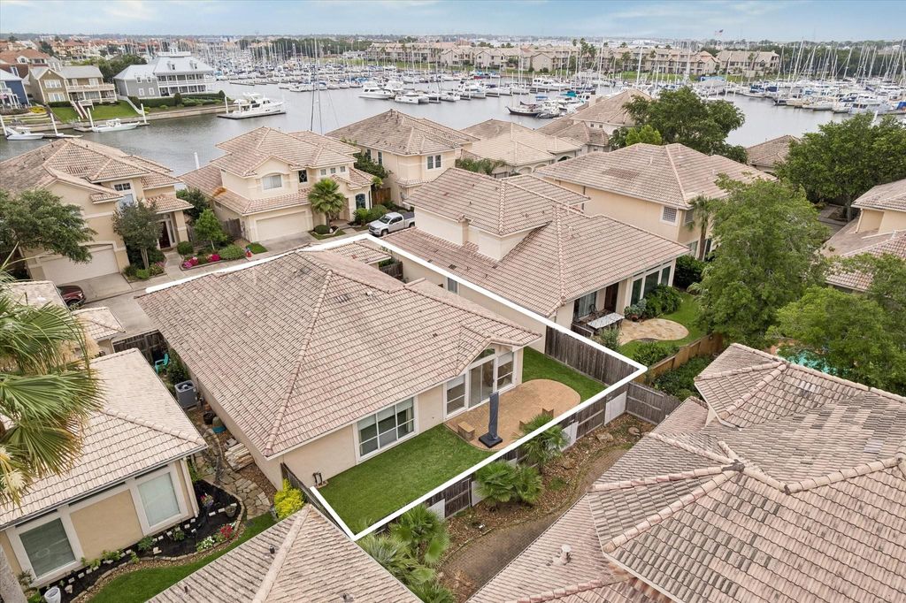 Photo of 316 Harborside Circle, League City, TX 77565 (MLS # 70272434)