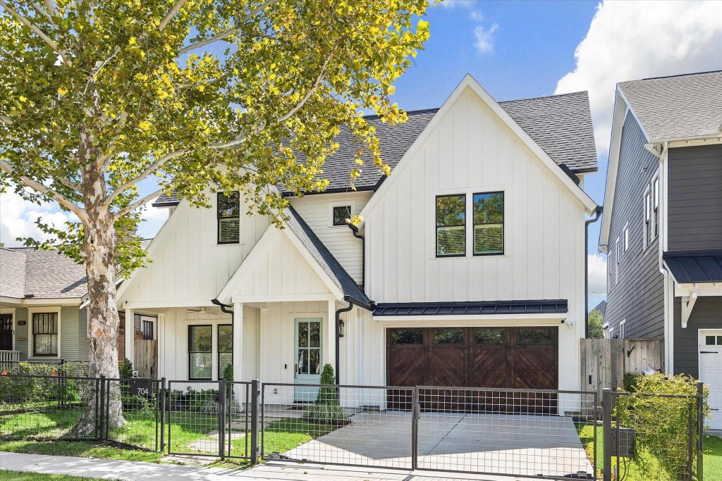 Photo of 704 Teetshorn Street, Houston, TX 77009 (MLS # 86313871)