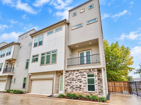Photo of 5823 Fairdale Lane #E, Houston, TX 77057 (MLS # 21563862)