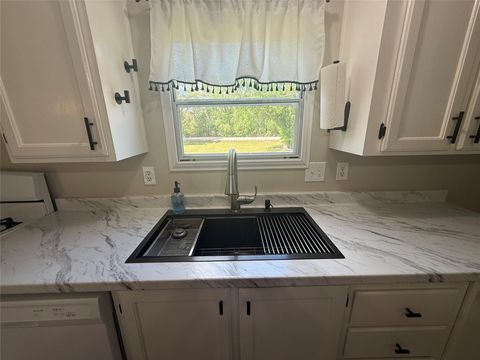 Tiny photo for 5202 Kincer Road, Damon, TX 77430 (MLS # 36991536)