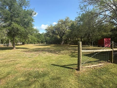 Tiny photo for 5202 Kincer Road, Damon, TX 77430 (MLS # 36991536)