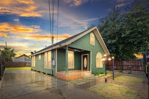 Photo of 6726 Canal Street, Houston, TX 77011 (MLS # 89712821)