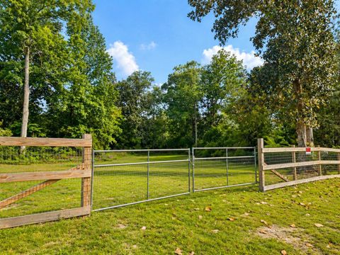 Photo of 505 E George Jones Road, Livingston, TX 77351 (MLS # 60333627)
