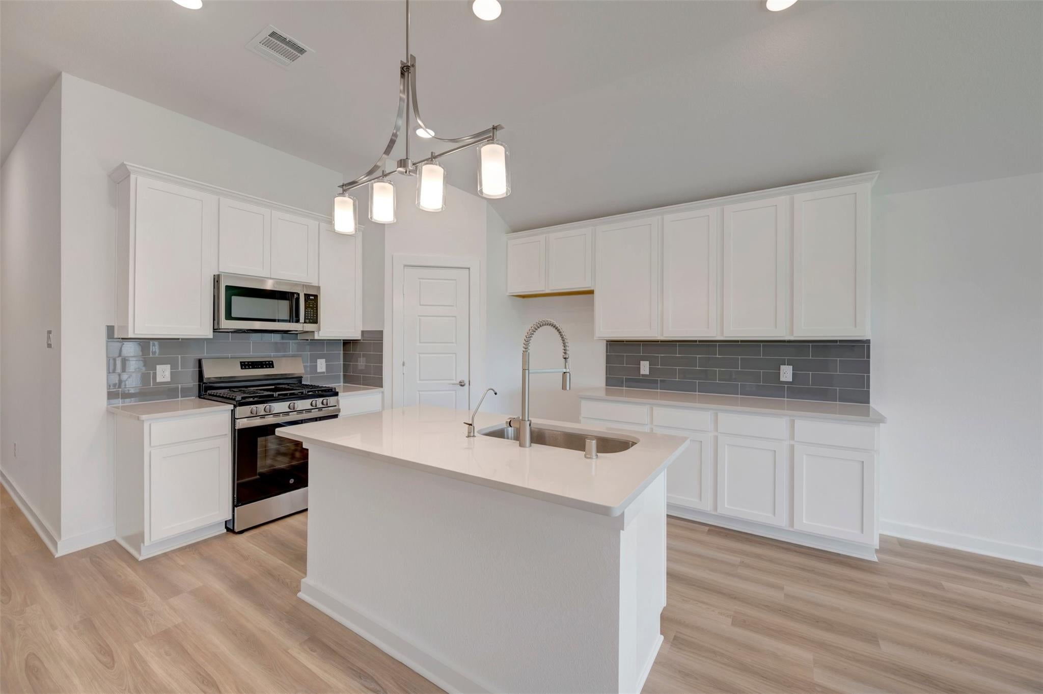 5715 Sunland Trail