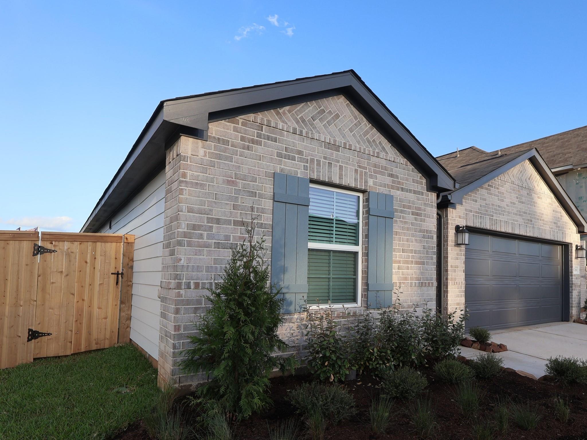 5715 Sunland Trail
