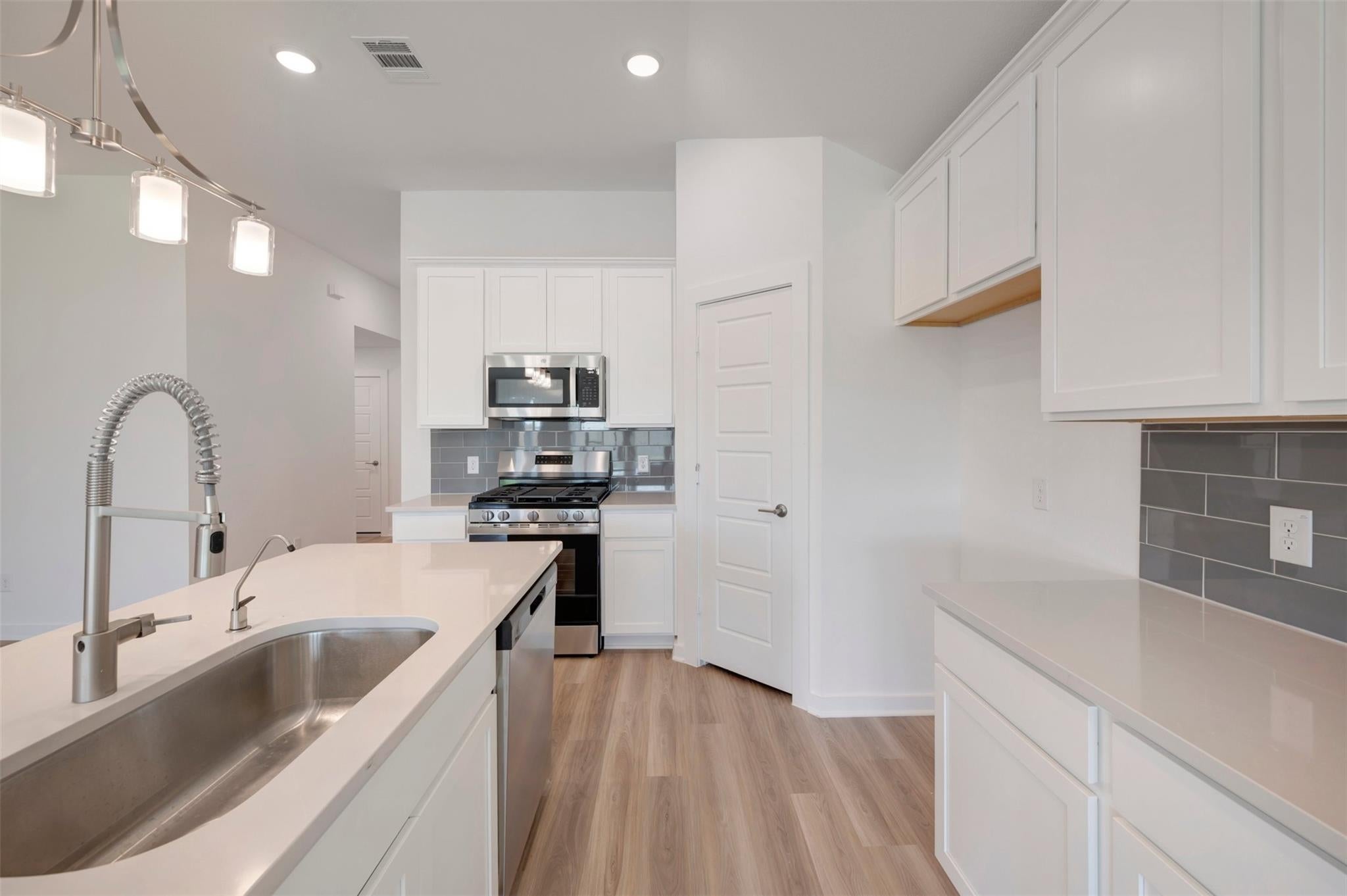 5715 Sunland Trail