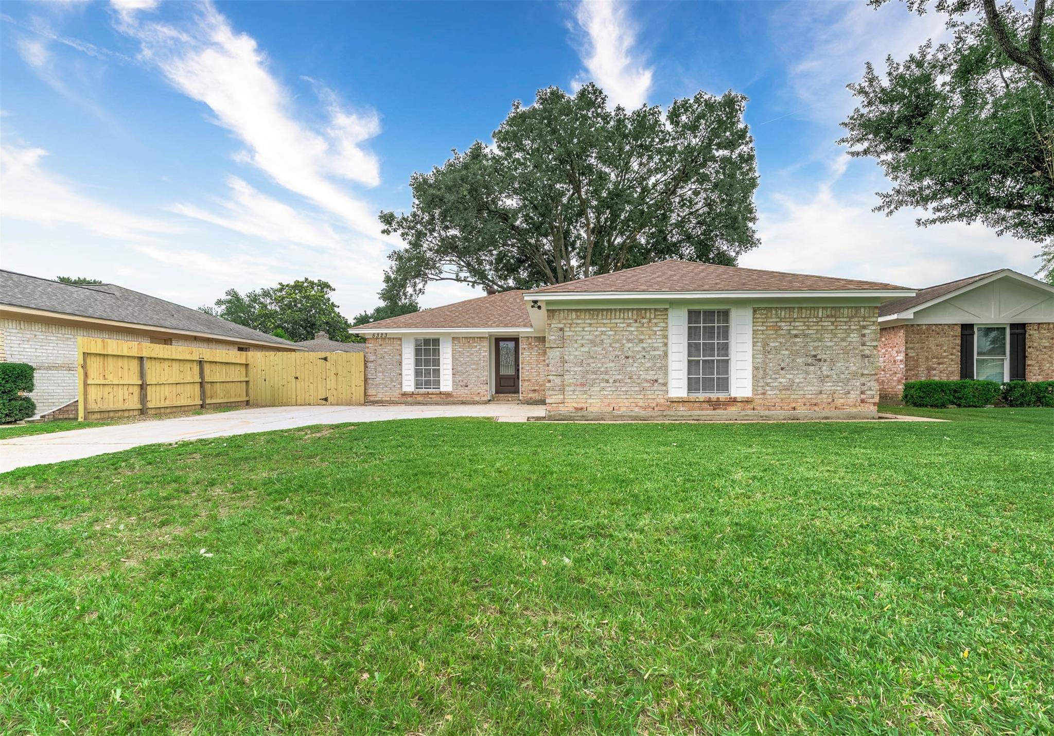 5323 King Richard Drive