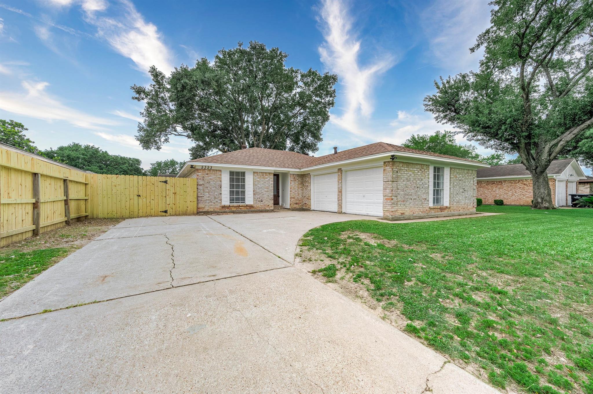 5323 King Richard Drive