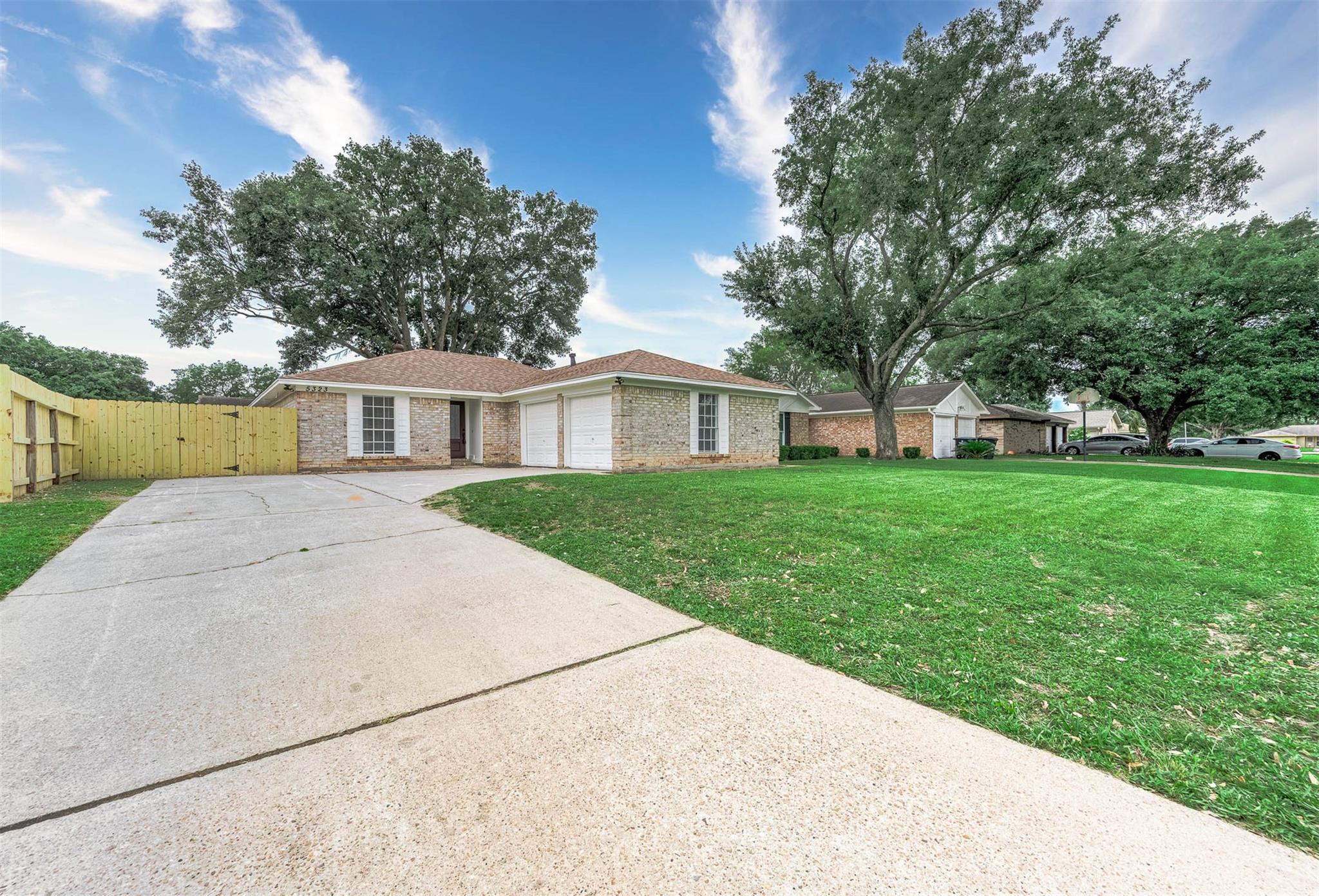 5323 King Richard Drive