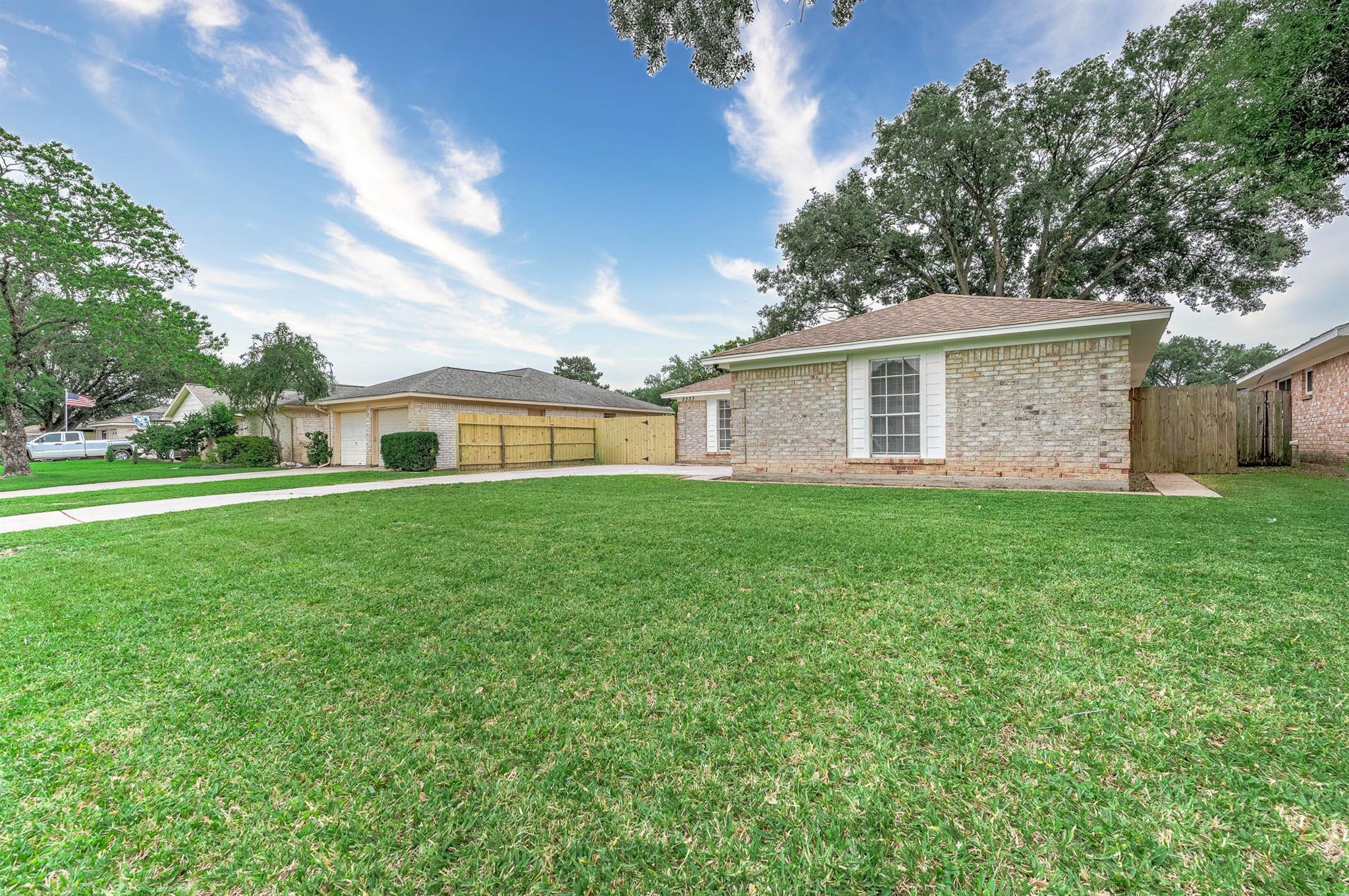 5323 King Richard Drive