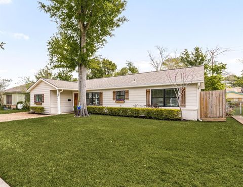 Photo of 1962 Norcrest Drive, Houston, TX 77055 (MLS # 59533075)