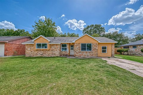 Photo of 5606 Elm Springs Drive, Houston, TX 77048 (MLS # 47135389)