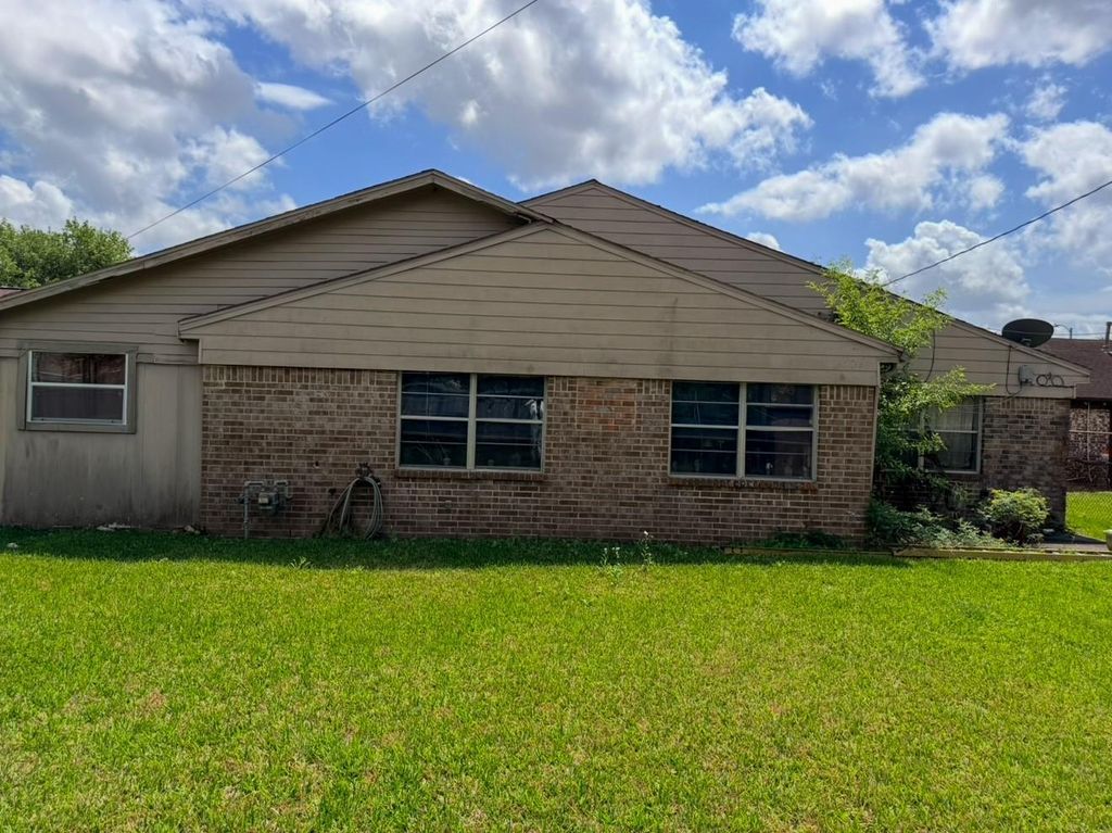 Photo of 4119 Fairgreen Lane, Houston, TX 77047 (MLS # 85043419)