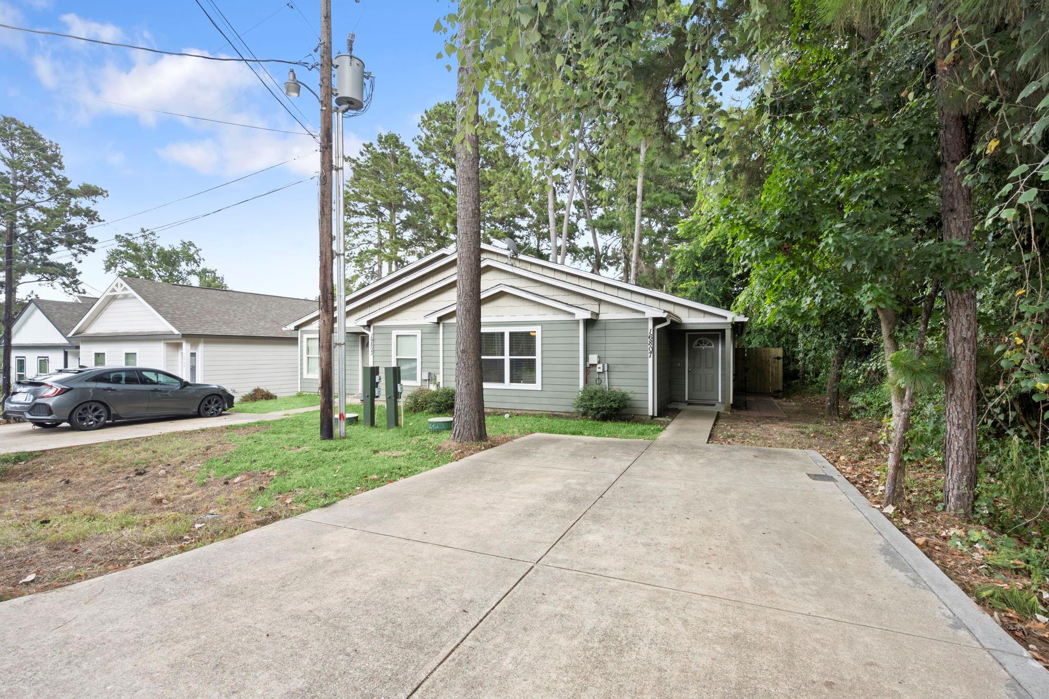 16807 Crestmont