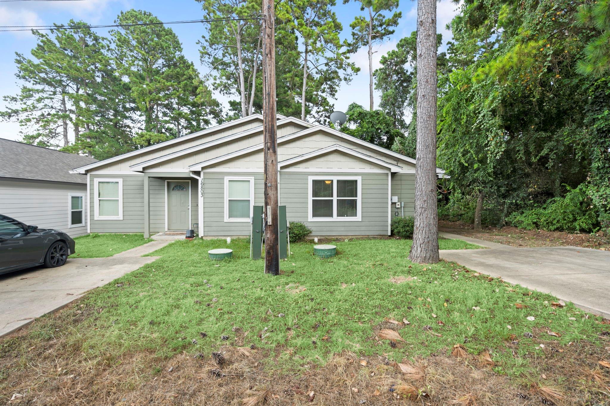 16807 Crestmont