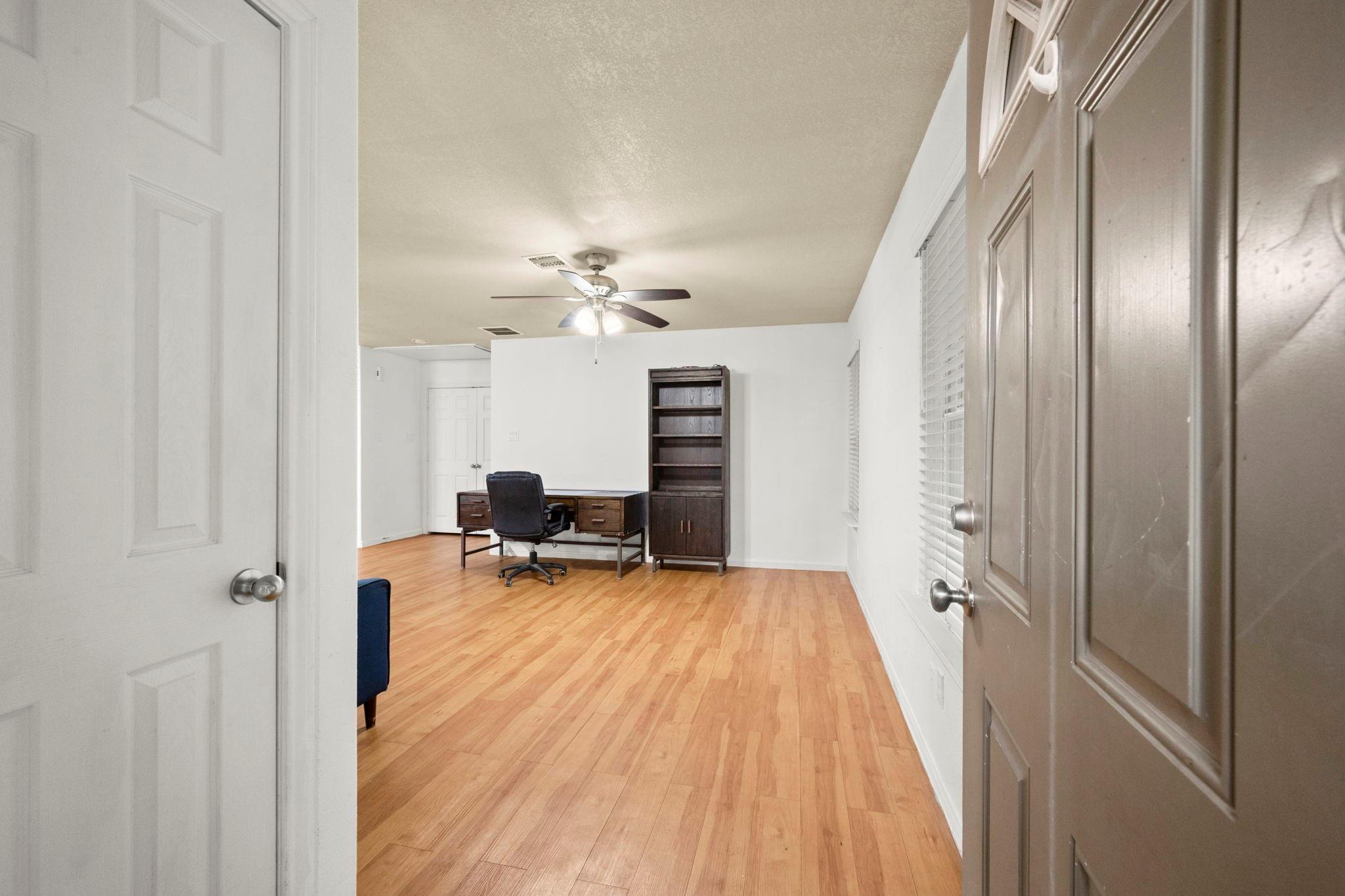 16807 Crestmont