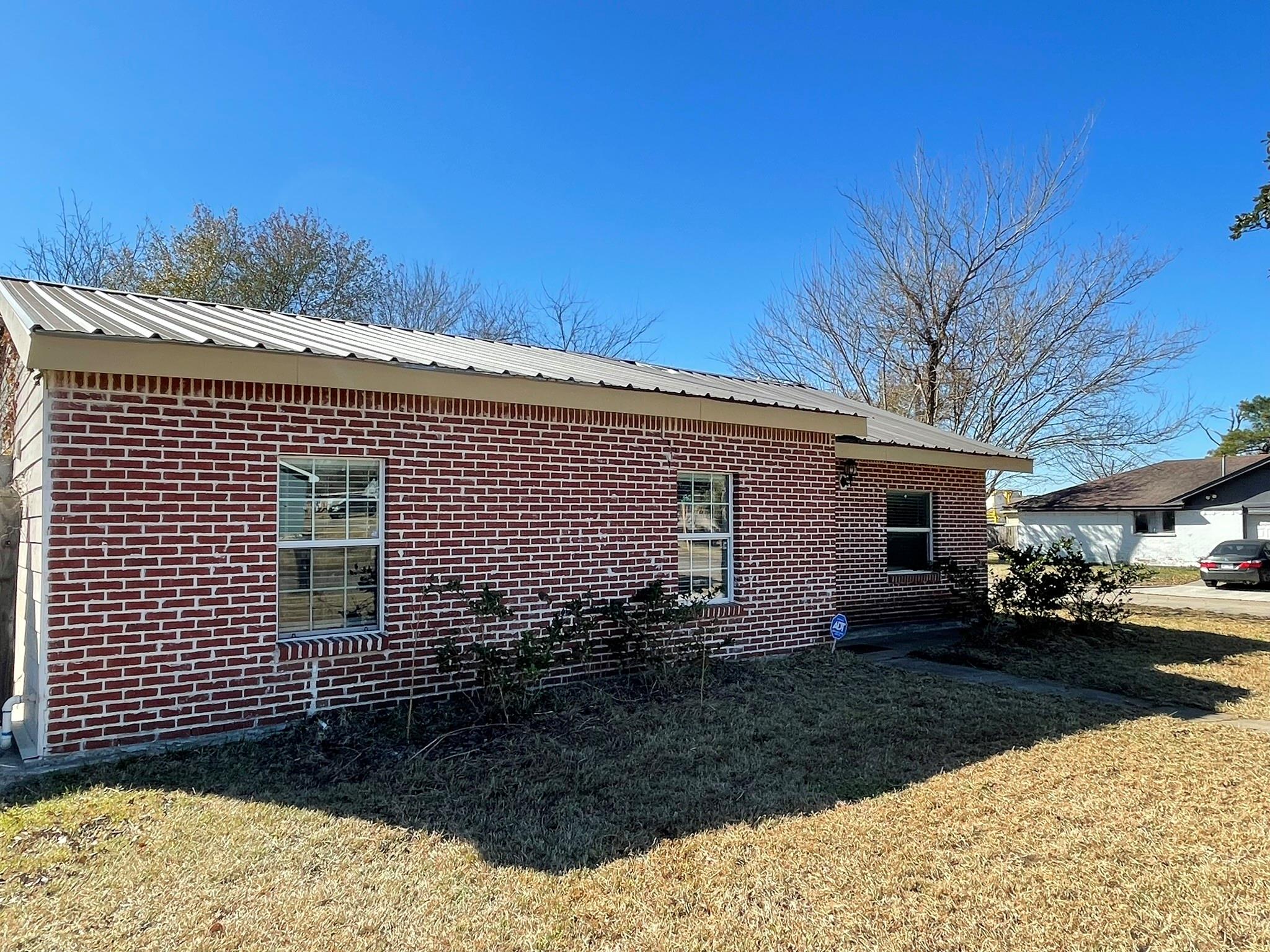 17202 Sunshine Street