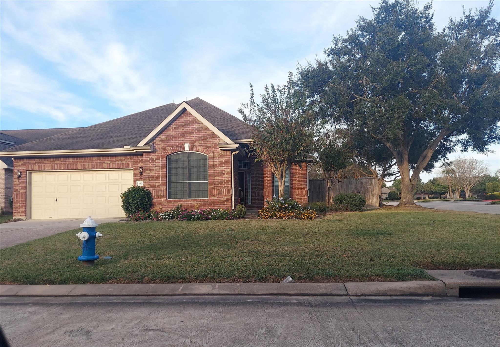 1601 N Lago Vista Court
