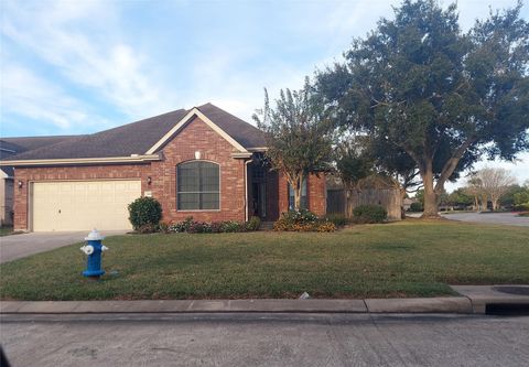 Photo of 1601 N Lago Vista Court, Pearland, TX 77581 (MLS # 83807129)