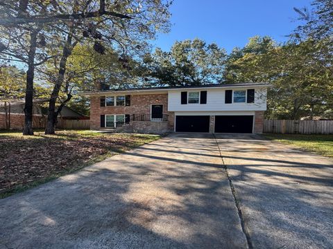 Photo of 2014 Oak Shores Drive, Houston, TX 77339 (MLS # 36581572)