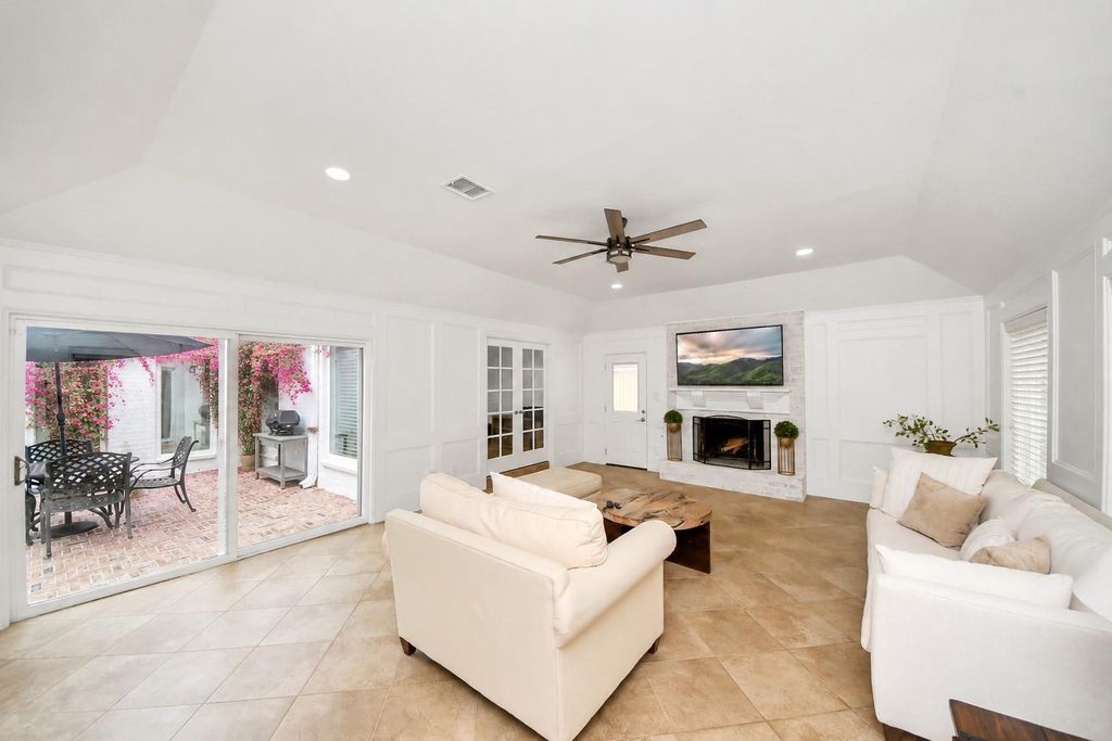 Photo of 11906 Pebble Rock Drive, Houston, TX 77077 (MLS # 16207958)