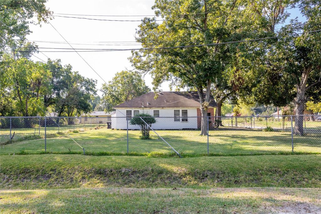 Photo of 9010 Wheatley Street, Houston, TX 77088 (MLS # 35083414)