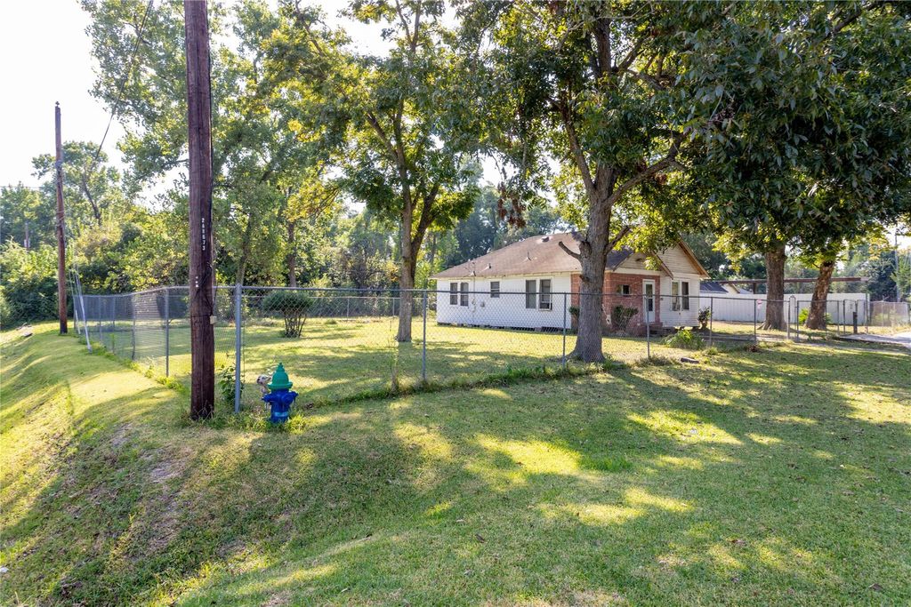 Photo of 9010 Wheatley Street, Houston, TX 77088 (MLS # 35083414)