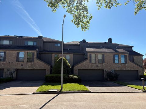 Photo of 18210 Bal Harbour Drive, Nassau Bay, TX 77058 (MLS # 9916810)