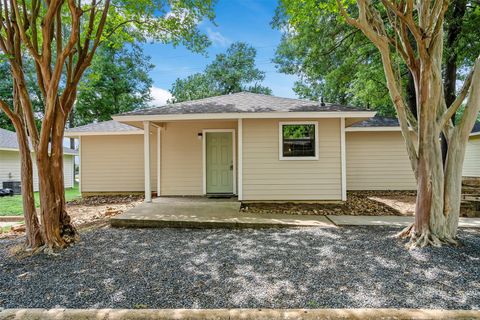 Photo of 3411 Balboa Circle #2, Montgomery, TX 77356 (MLS # 92243873)