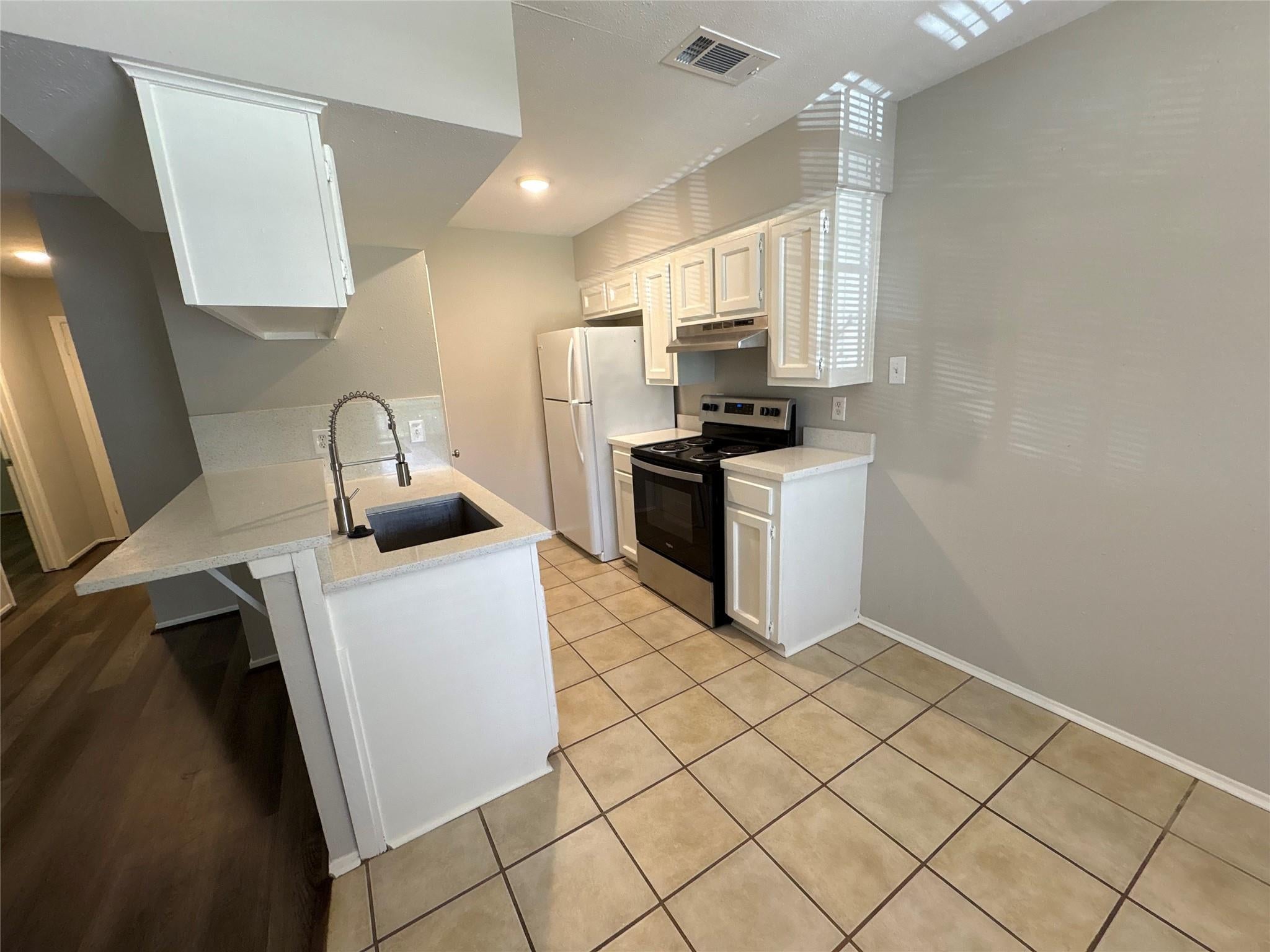 318 S Poplar Street 3