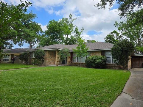 Photo of 3611 Broadmead Drive, Houston, TX 77025 (MLS # 3972186)