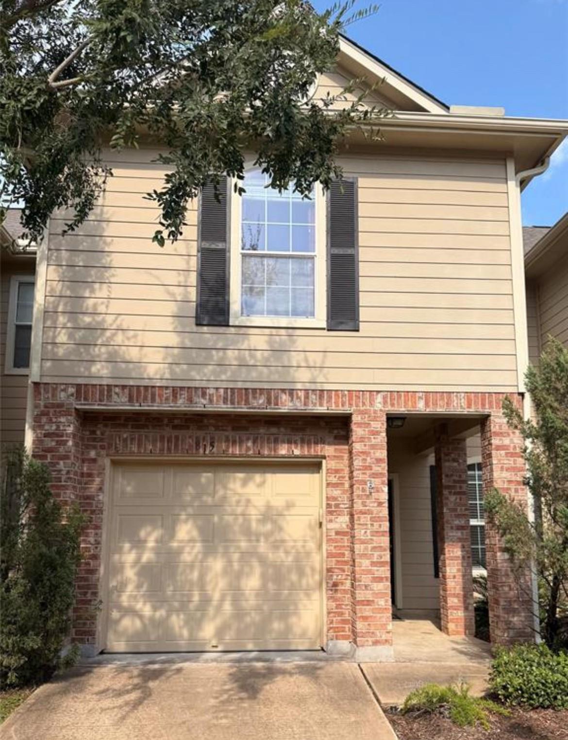 815 Sterling Creek Circle