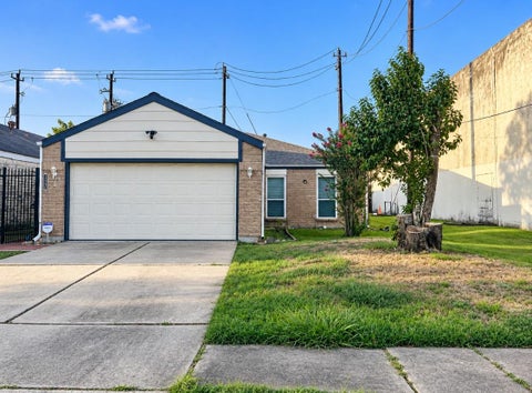 Photo of 13226 Robinglen Drive, Houston, TX 77083 (MLS # 85565341)