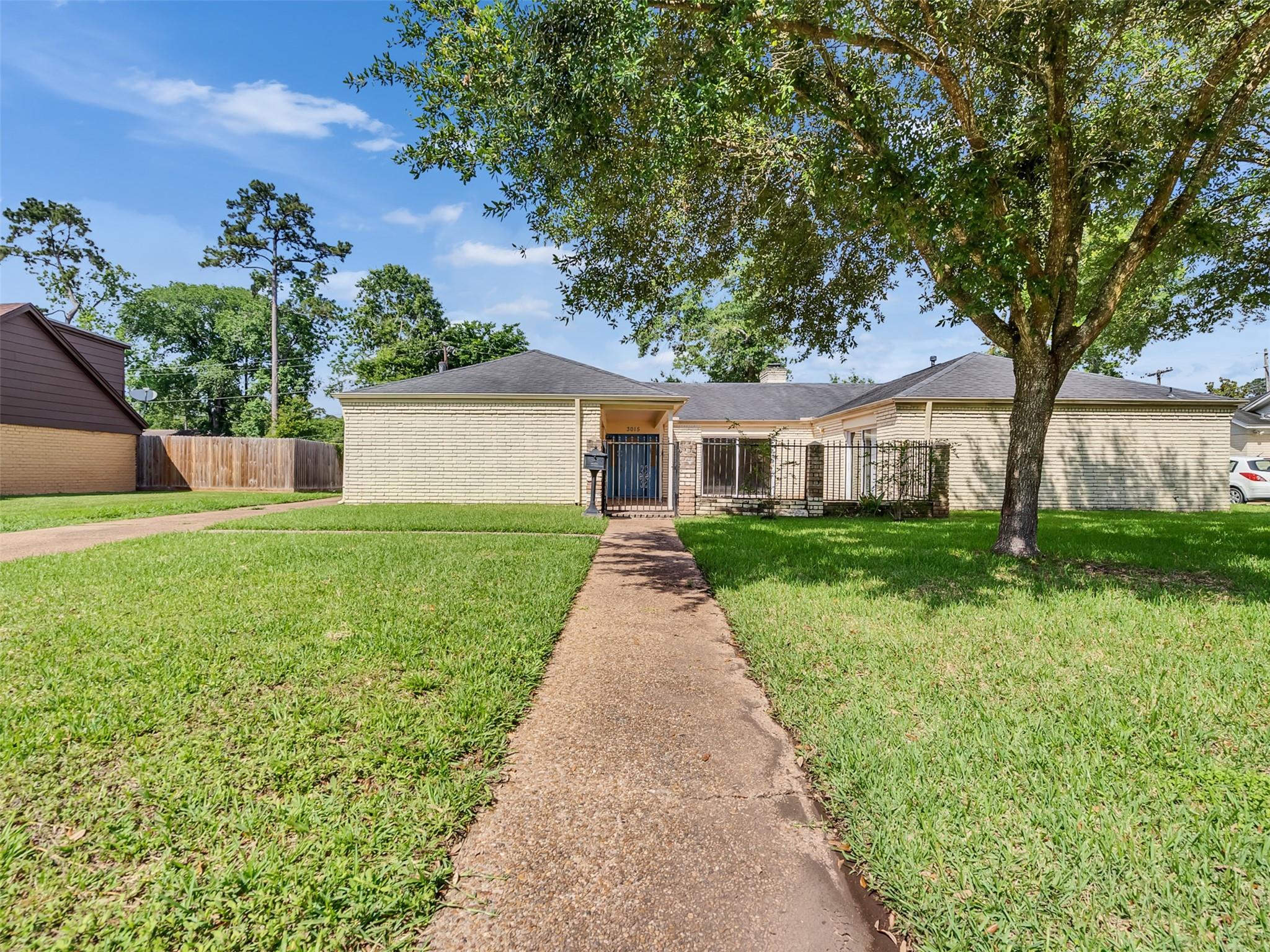 3015 Inwood Drive