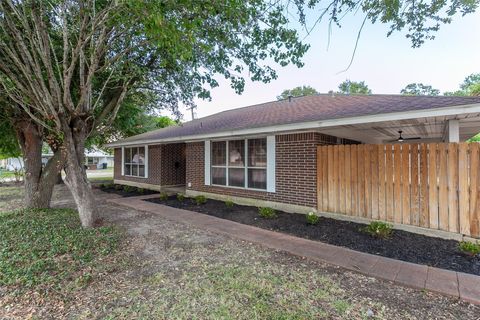 Photo of 505 S 27th Street, Nederland, TX 77627 (MLS # 5747735)