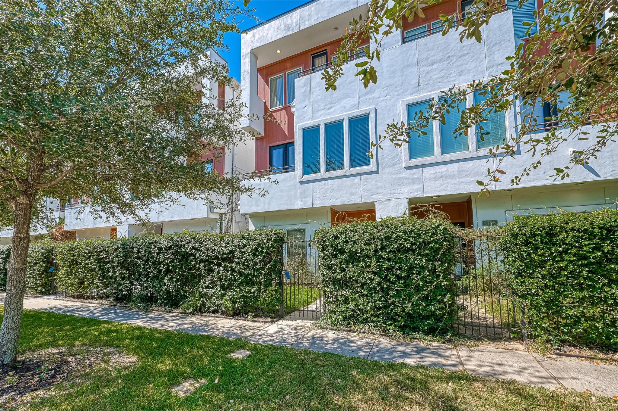 2748 Clay Street