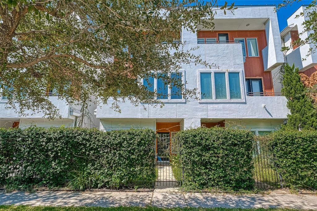 Photo of 2748 Clay Street, Houston, TX 77003 (MLS # 21391786)