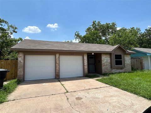 Photo of 11814 Bay Cedar Drive, Houston, TX 77048 (MLS # 95798852)