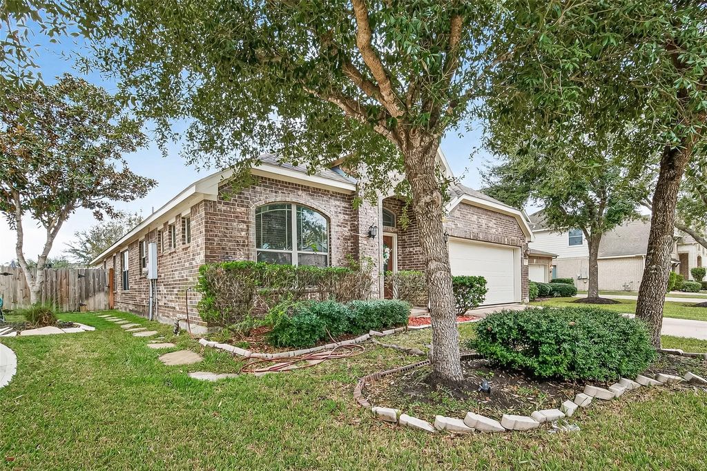 Photo of 2912 Biscayne Springs Lane, Pearland, TX 77584 (MLS # 72728633)