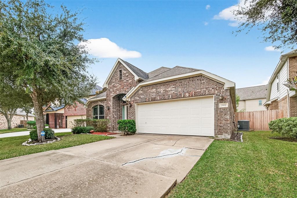 Photo of 2912 Biscayne Springs Lane, Pearland, TX 77584 (MLS # 72728633)