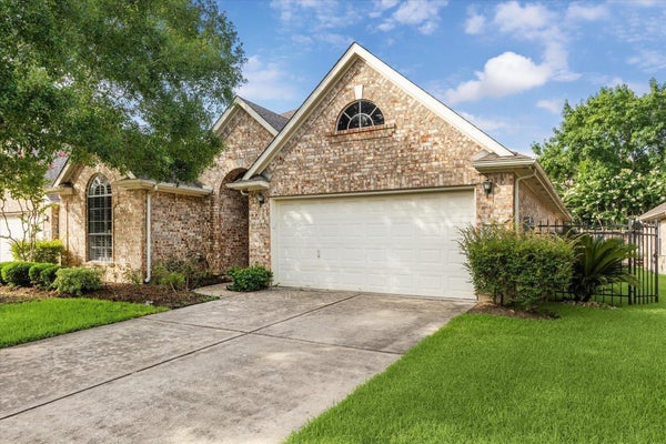 12319 GEORGETOWN PARK CT, HOUSTON, TX 77058 - Image 44792bd2a6ab636e984ebe1d8c5fa998/3388016759