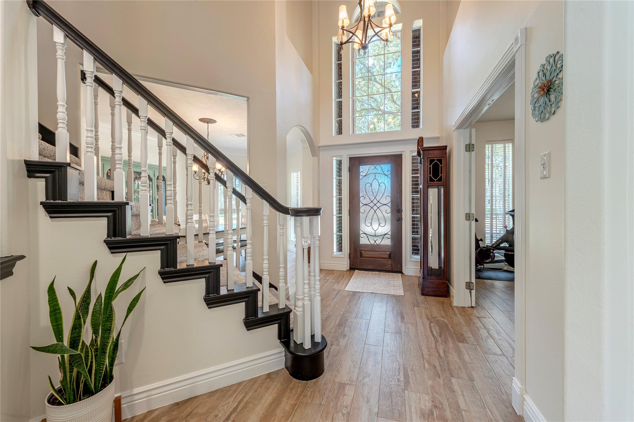 1305 Edgewater Drive