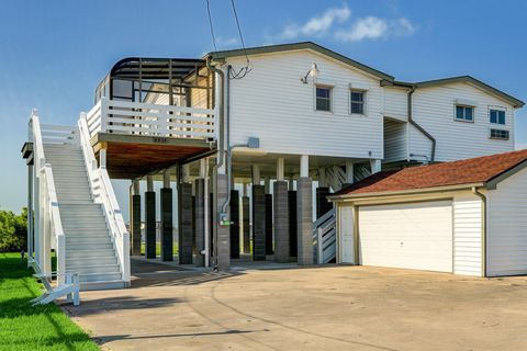 Photo of 9814 Airways Lane, Galveston, TX 77554 (MLS # 26038450)