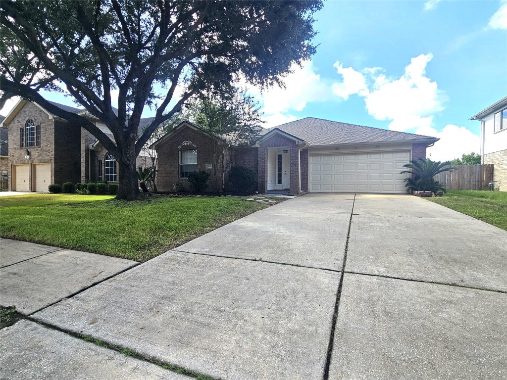 Photo of 23127 N Waterlake DR, Richmond, TX 77406 (MLS # 10363945)