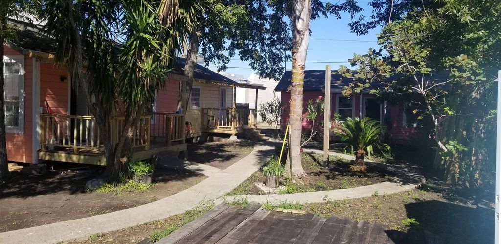 Photo of 4418 Avenue P 1/2 Unit 3, Galveston, TX 77550 (MLS # 26834193)