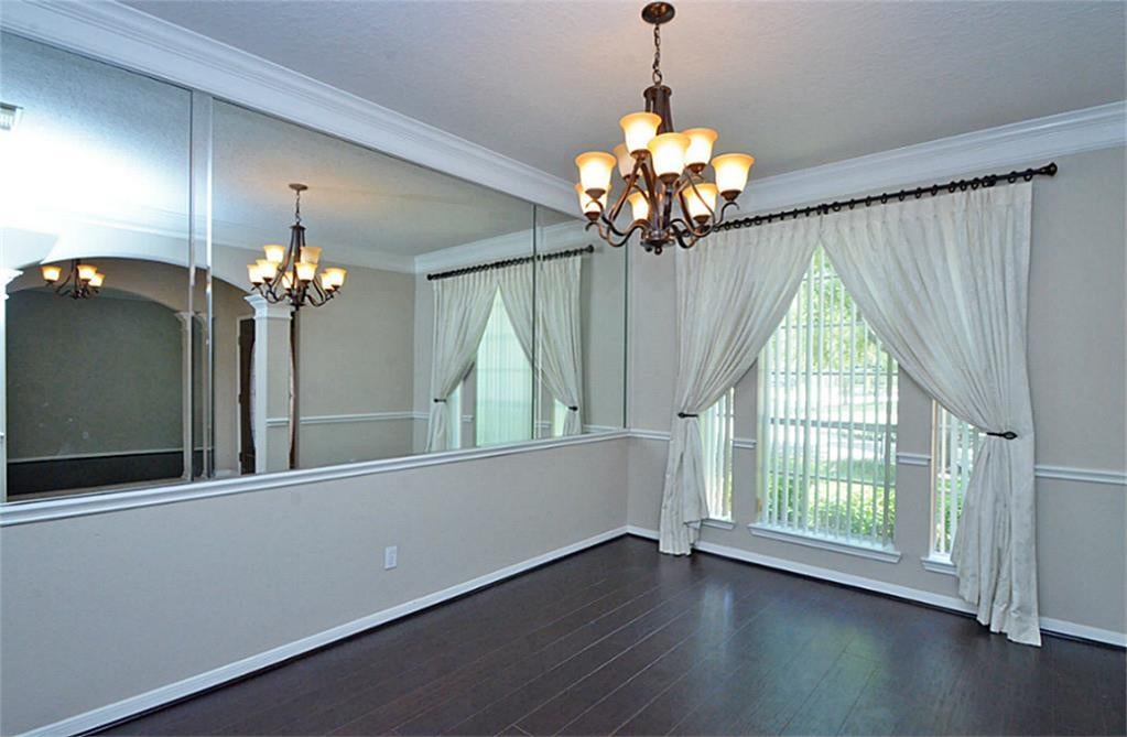 523 Crestridge Drive