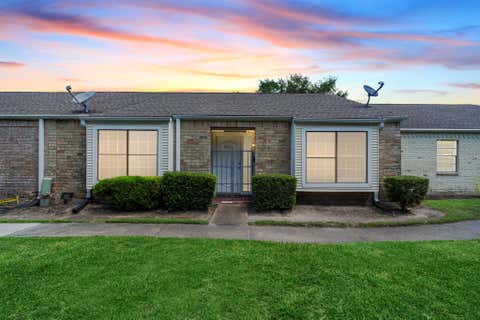 Photo of 8952 Wilcrest Drive, Houston, TX 77099 (MLS # 86979464)