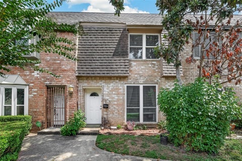 Photo of 840 Threadneedle Street #192, Houston, TX 77079 (MLS # 72774473)