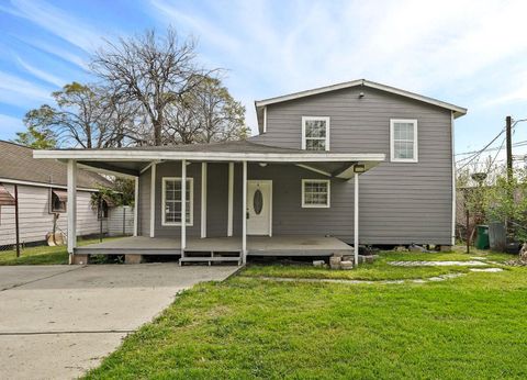 Photo of 726 Mcdaniel Street, Houston, TX 77022 (MLS # 72288999)